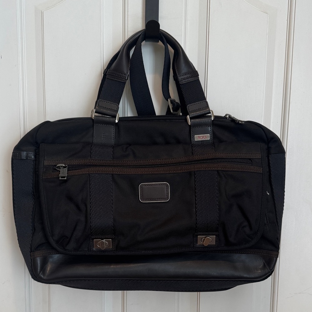 Tumi black computer bag. Like new.